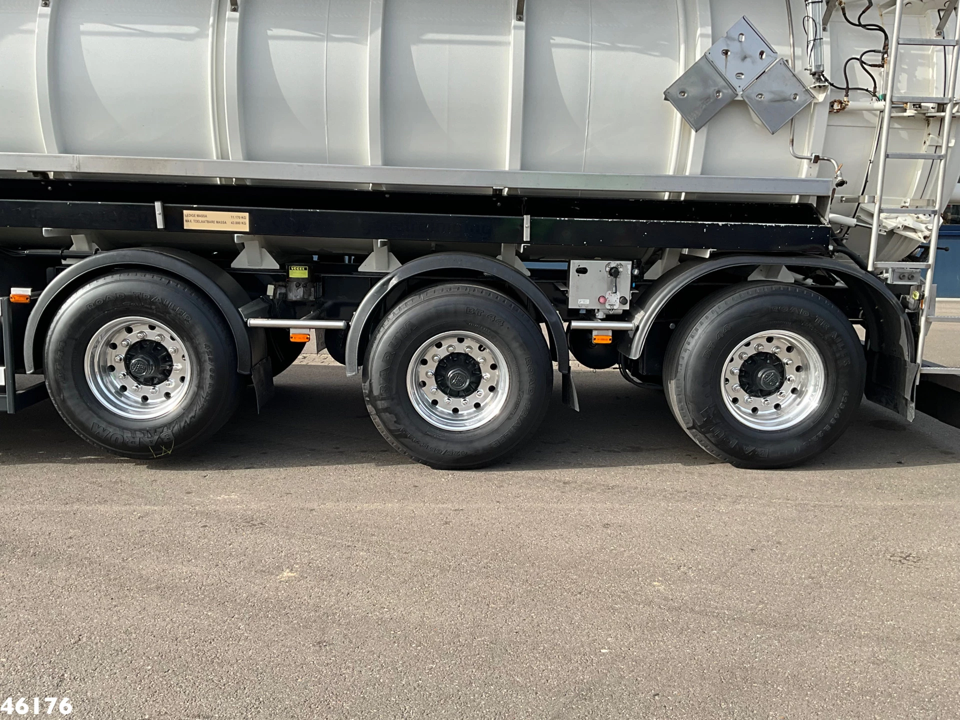 MAN TGX 2012 - 18.400 ADR trekker + Burg met Bekker LaGram Vacuüm ADR opbouw 30m³ image 17