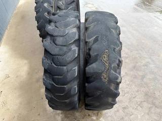 Bridgestone N/A - 1000 x 20 Set / 10.00 x 20: 4x2 Tyres изображение 4
