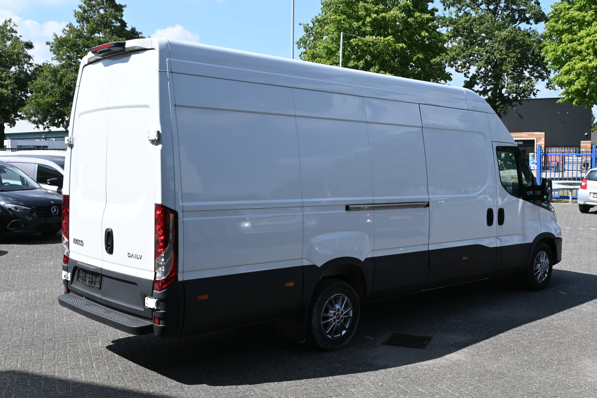 Iveco Daily 2024 - 35S18 L4H3 Maxi 3.0 180 pk Hi-Matic image 3