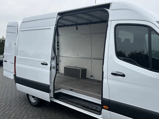 Mercedes-Benz Sprinter 2022 - 317 CDI 170 PK 3.5T RWD / L2H2 / AUTOMAAT / 270 A DEUREN / AIRCO / CRUISE / APPLE CARPLAY / 3-ZITS / CAMERA obrazek 8