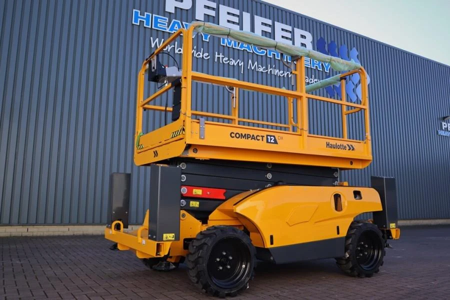Haulotte 2023 - Compact 12DX Valid Inspection, Diesel, 4x4 Drive, immagine 1