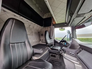 Scania T 2002 - T164-580 V8 Topline 4x2 - Original Torpedo/Hauber - Retarder - 4.70 WB - PTO/Hydraulic - Light bar - Leather seats obrazek 18