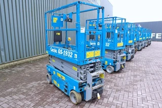 Genie 2013 - GS1932 Electric, Working Height 7.8 m, 227kg Capac image 3 miniature