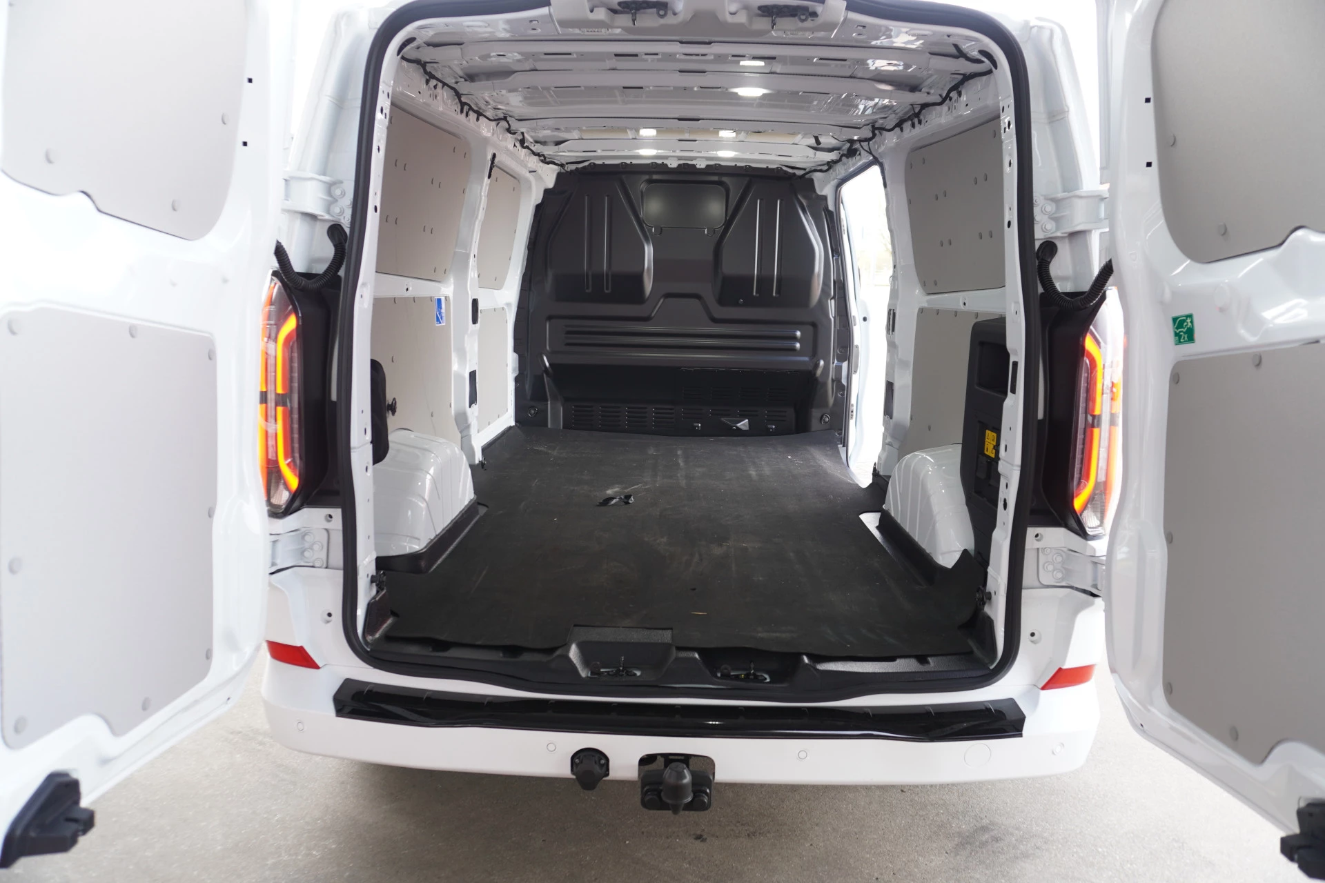 Ford E-Transit 2026 - Cust. 320L L2H1 Limited 65 kWh 160KW/218PK Automaat met POWERPACK imagem 10