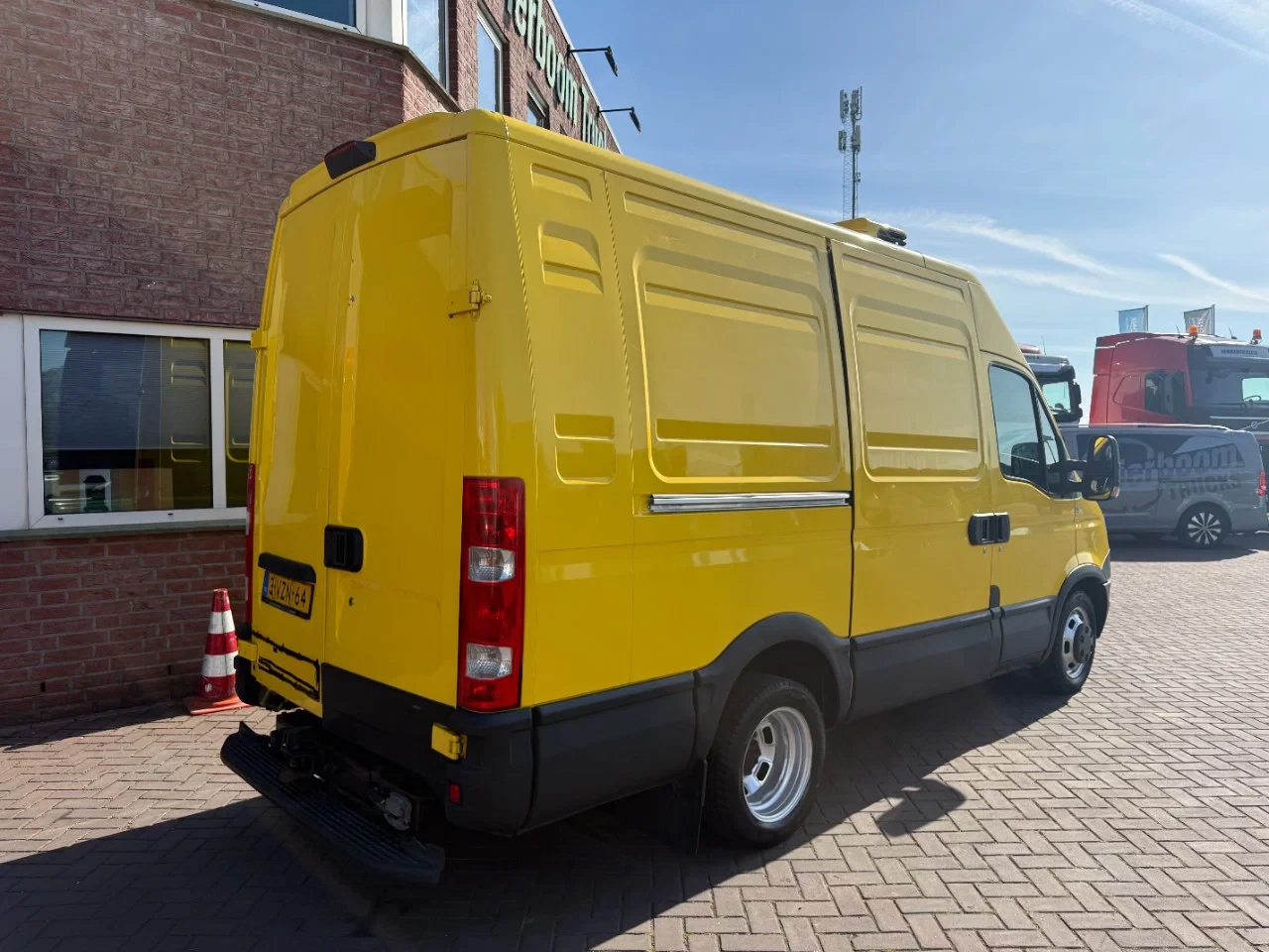 Iveco Daily 2012 - 35C15 / Carrier Kuhlung / AHK mit luft / TUV bis 12-2026 image 6