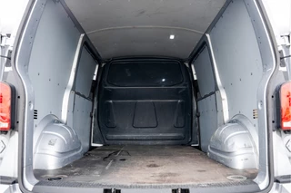 Volkswagen Transporter 2021 - T6.1 Bulli 2.0 TDI L1H1 | Virtual cockpit | Automaat | 150 PK | 3-Zits | 1e Eigenaar | LED | Camera | Carplay | PDC | Zijschuifdeur R+L | Trekhaak image 11