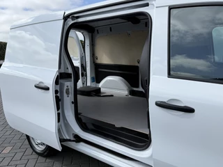 Mercedes-Benz eCitan 2024 - 112 Pro 51 kWh / L2H1 / TREKHAAK / 3-ZITS /**7.445 KM!!** / CAMERA / CRUISE / ECC / CARPLAY immagine 9