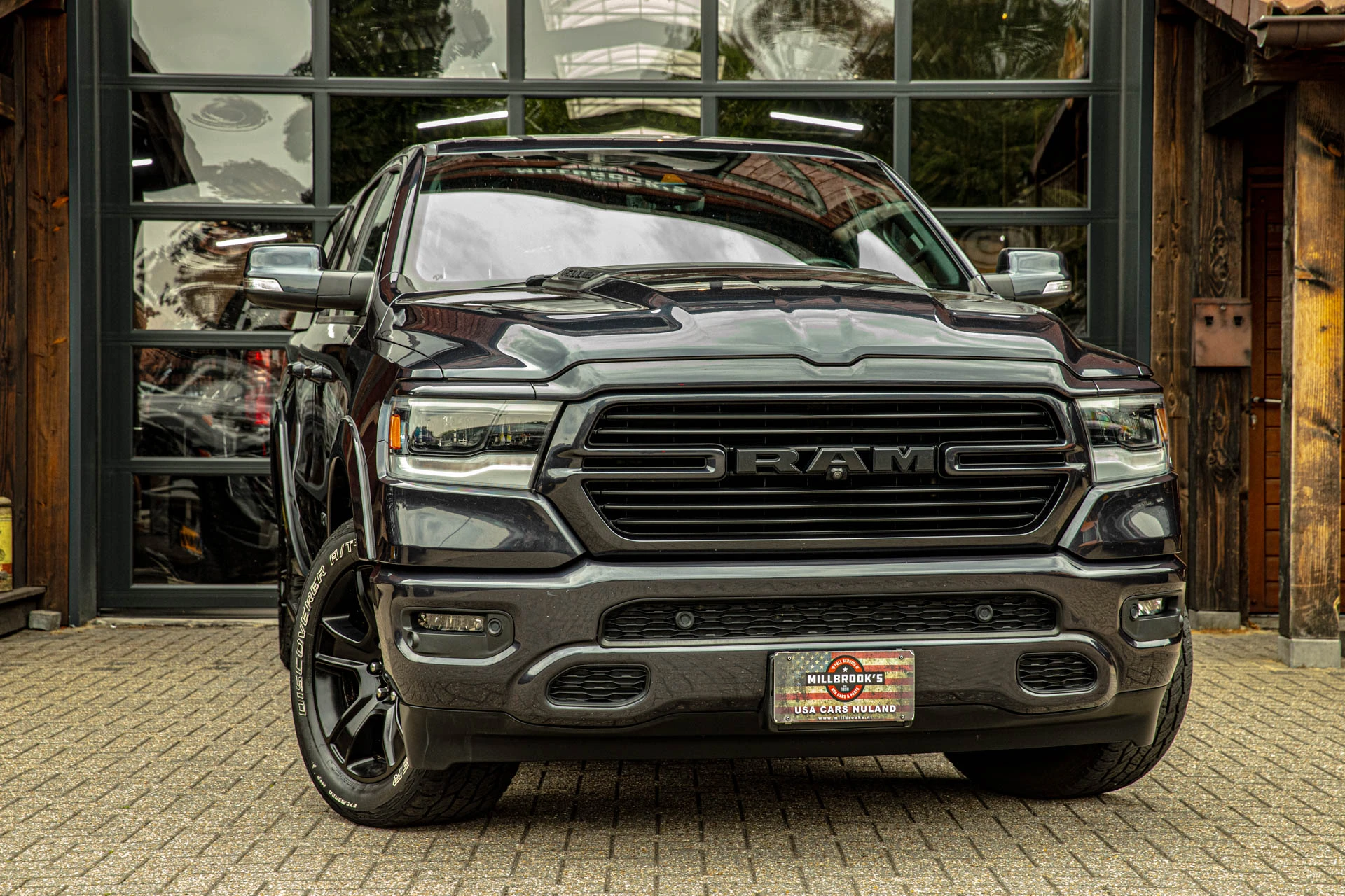 Dodge Ram 1500 2021 - 5.7 V8 4x4 Crew Cab Sport afbeelding 1