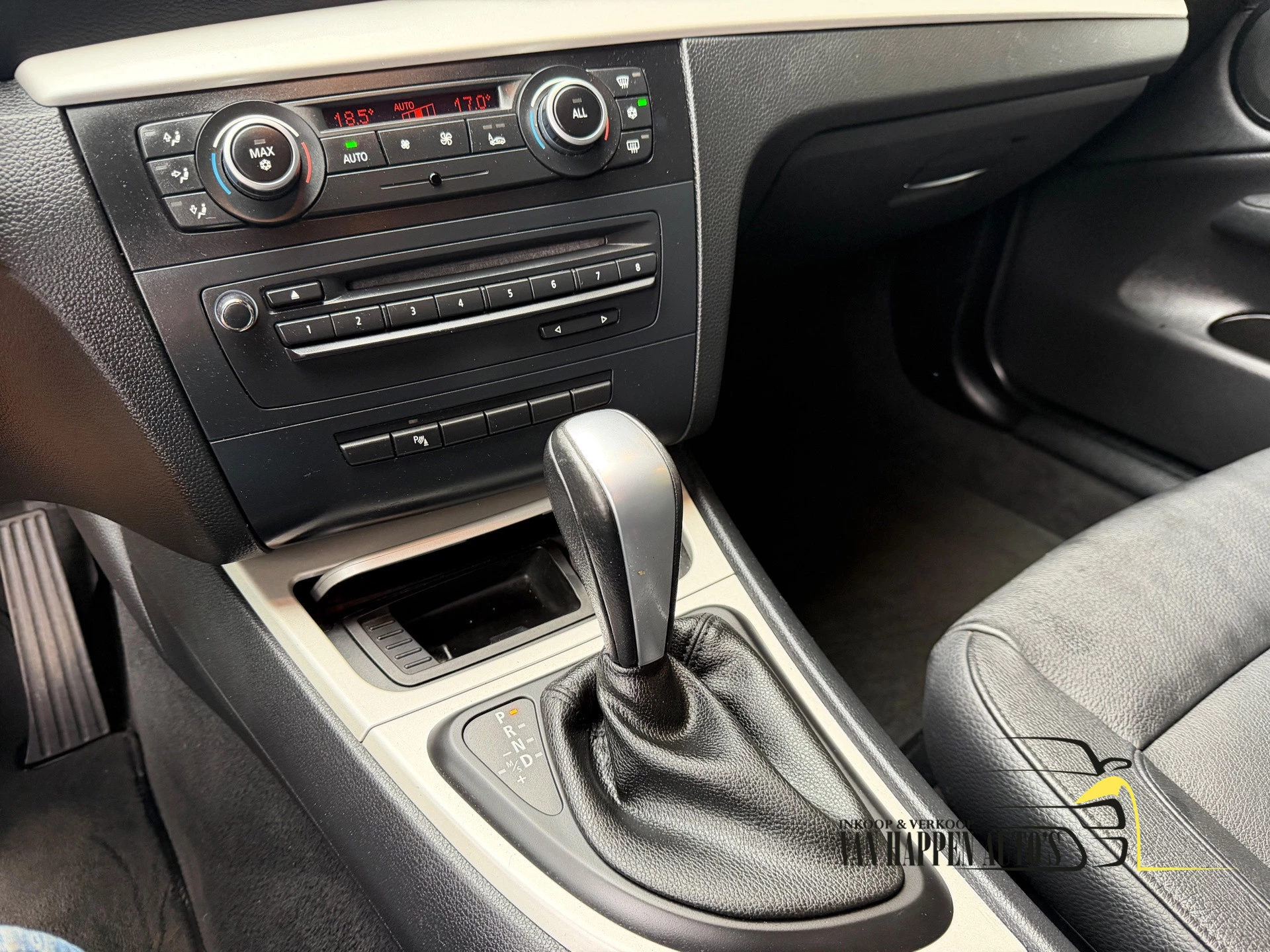 BMW 1 Serie 2011 - 120i Business Line Ultimate Edition / automaat / apk 7-2027 afbeelding 14
