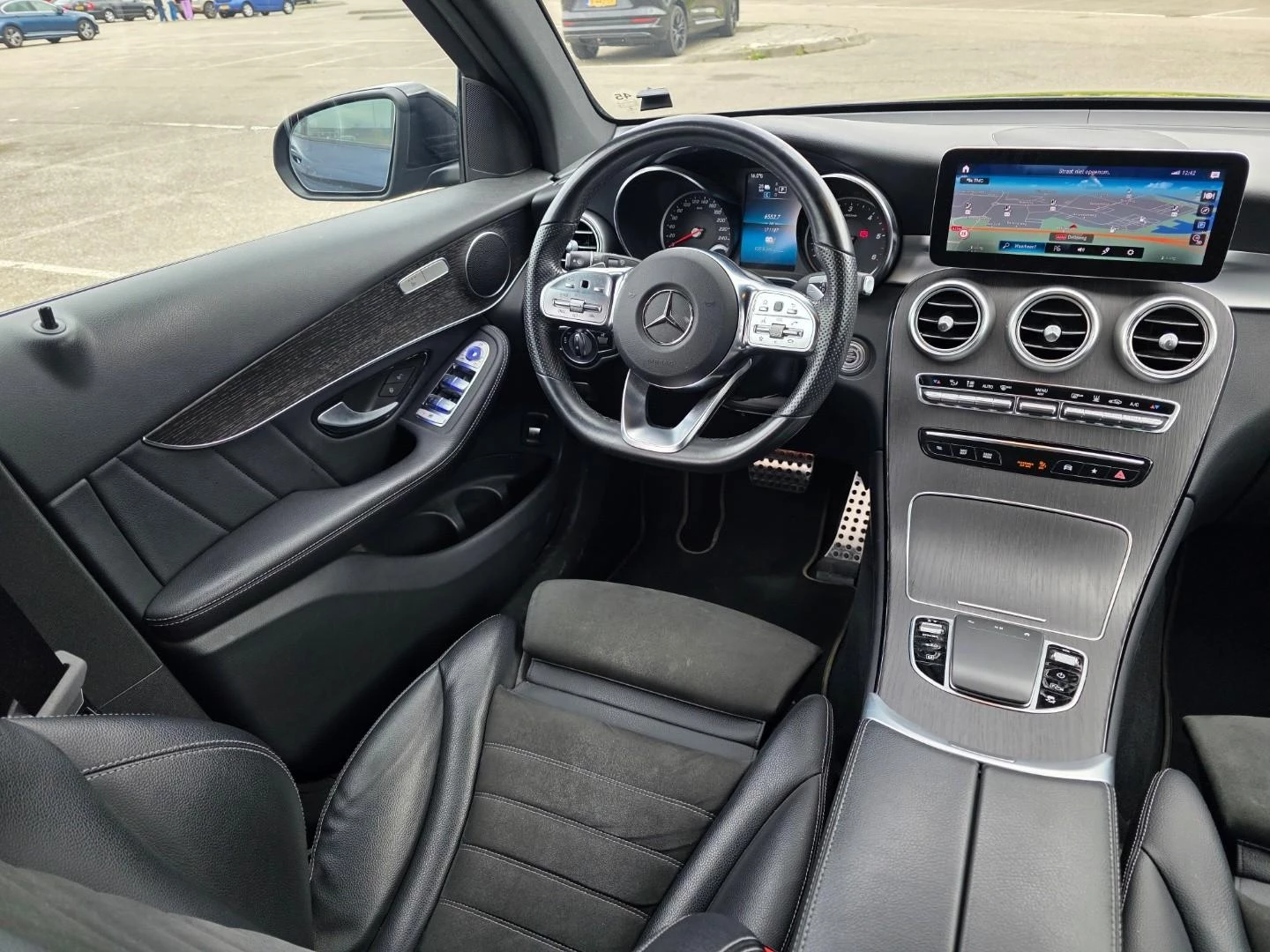 Mercedes-Benz GLC 2021 - Mercedes-Benz 300 de 4MATIC - AMG pakket - Black edition immagine 17
