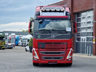 Volvo FH 2022 - 13.500 Globetrotter XL - I save - Retarder - I parkcool - 2x tank imagen 2