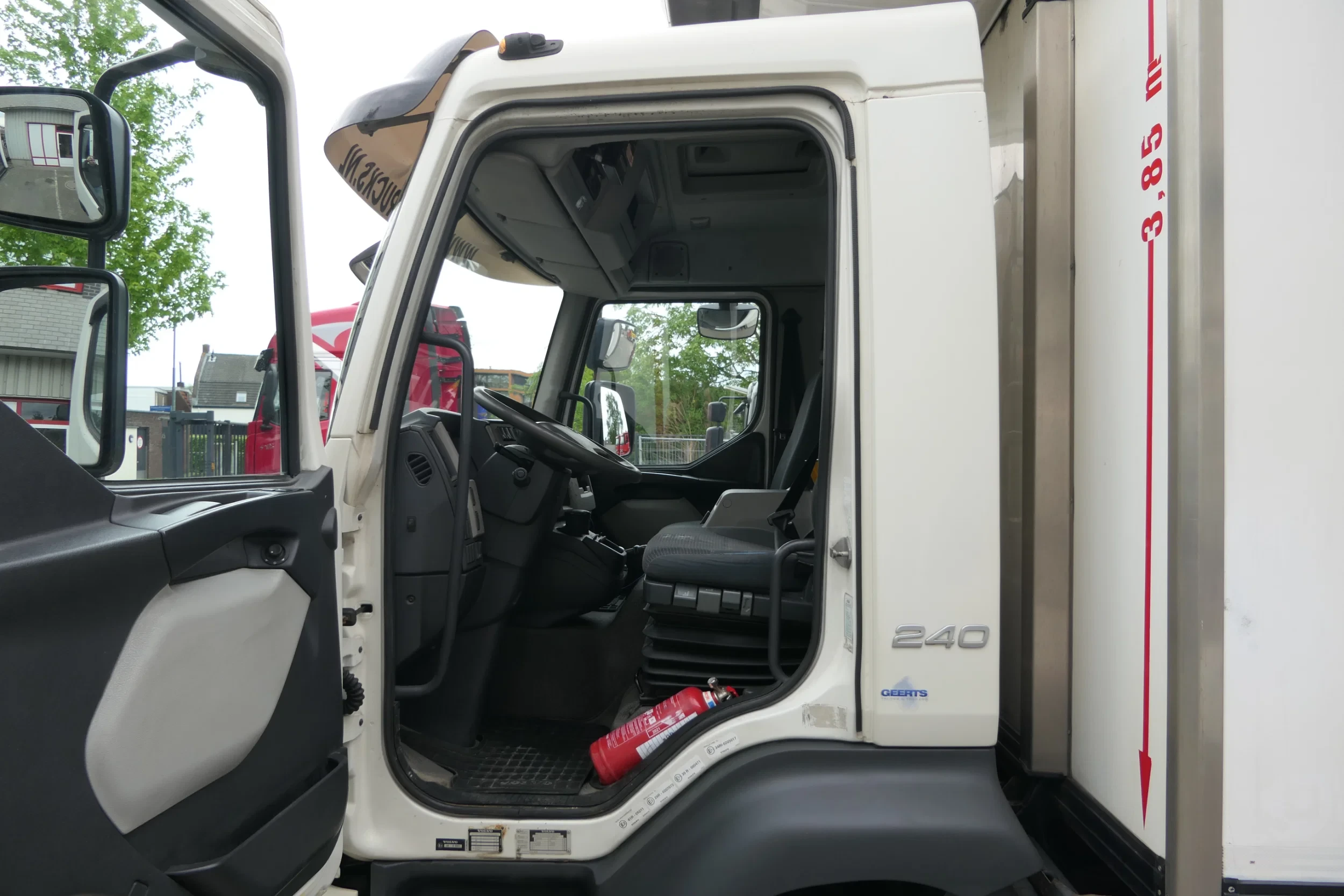 Volvo 240 2013 - FL | Carrier SUPRA 950Mt / Bi-temp | 3 Compartments | 465932Km | 2013 | 12Ton | 6 Cylinder | Dhollandia 1500Kg | TUV/MOT/APK 08-2026 | Luxembourg Truck afbeelding 35
