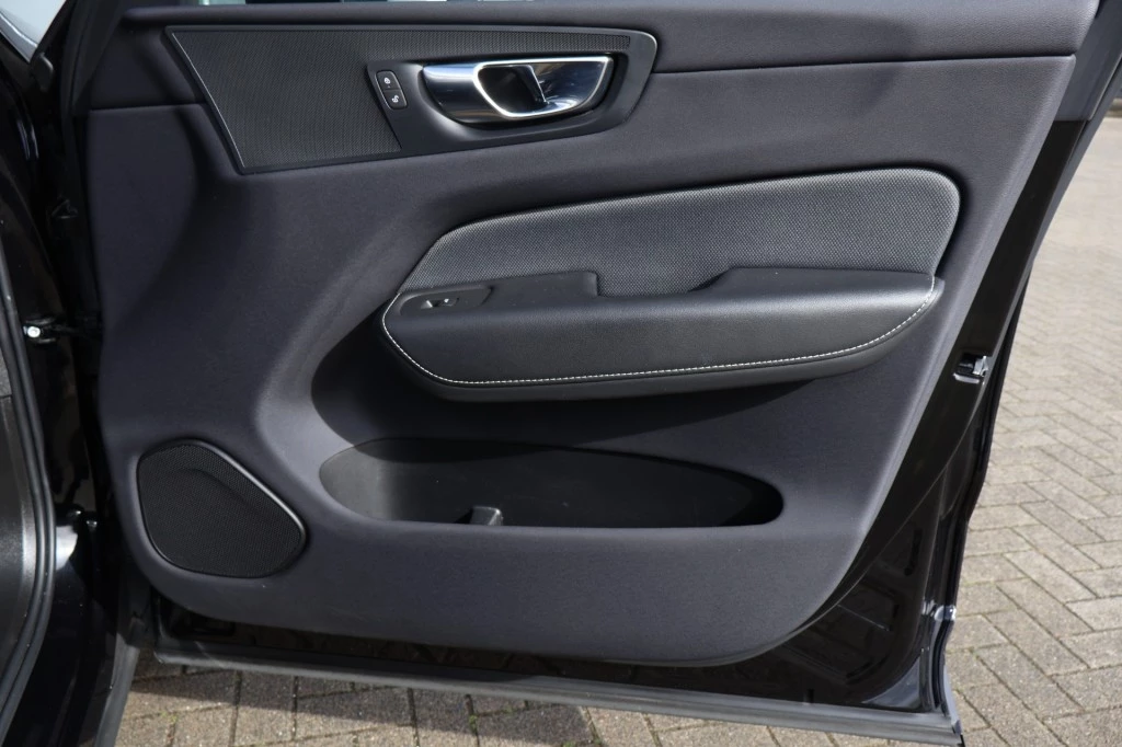 Volvo XC60 2022 - 2.0 B4 Aut. R-DESIGN / Panorama dak / Volleder imagen 28
