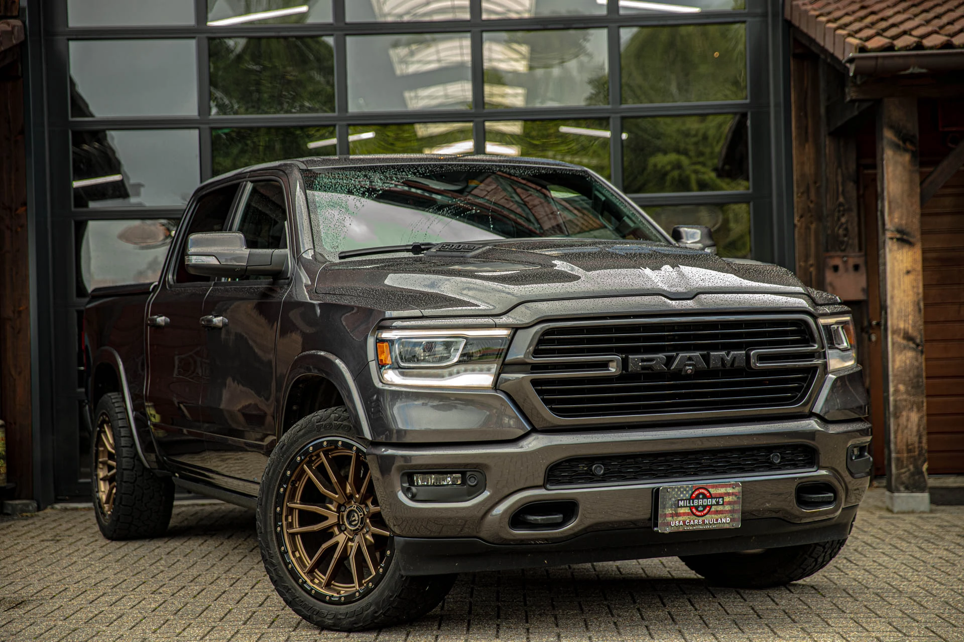 Dodge Ram 1500 2019 - 5.7 V8 4x4 Crew Cab 5'7 Laramie Level 2 Bild 1