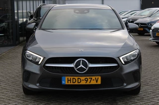 Mercedes-Benz A-Class 2020 - 250e AUT8 Premium LEDER CARPLAY WIDESCREEN SFEER CAMERA изображение 5