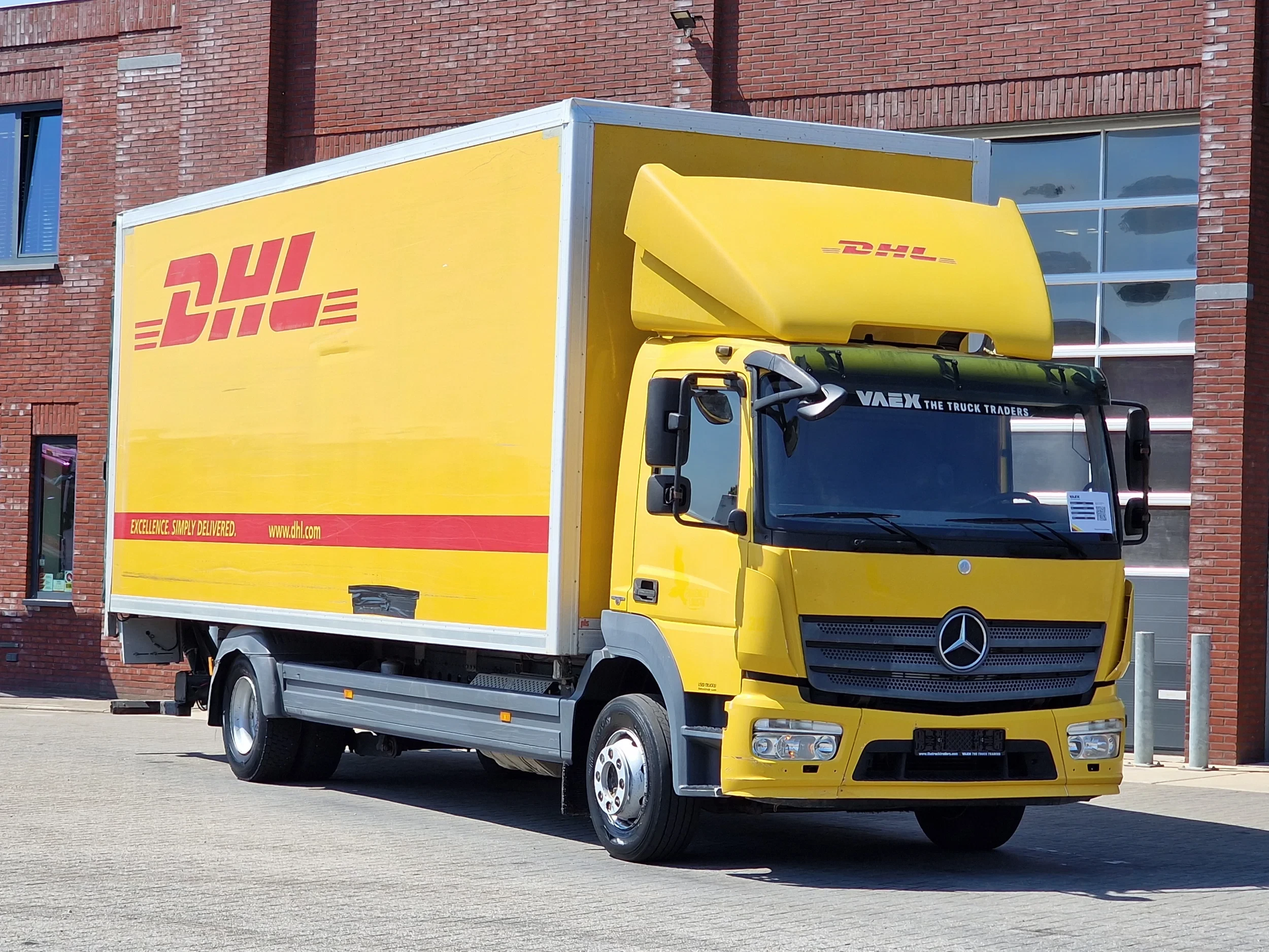 Mercedes-Benz Atego 2013 - 1223 4x2 Box with sidedoors - Loadlift - Euro 6 - Low KM - Automatic gearbox image 1