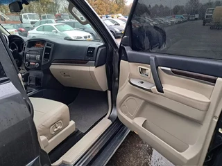 Mitsubishi Pajero 2015 - GLS 3.5 - V6 , 4x4 , 7 Pers., Full Option image 13