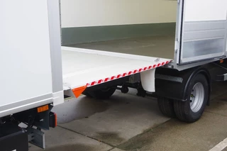 Ford Transit 2023 - bakwagen 5,0 m. (luchtremsysteem/vangmuil) + Gesloten schamel aanhangwagen 8,5 m. obrazek 5