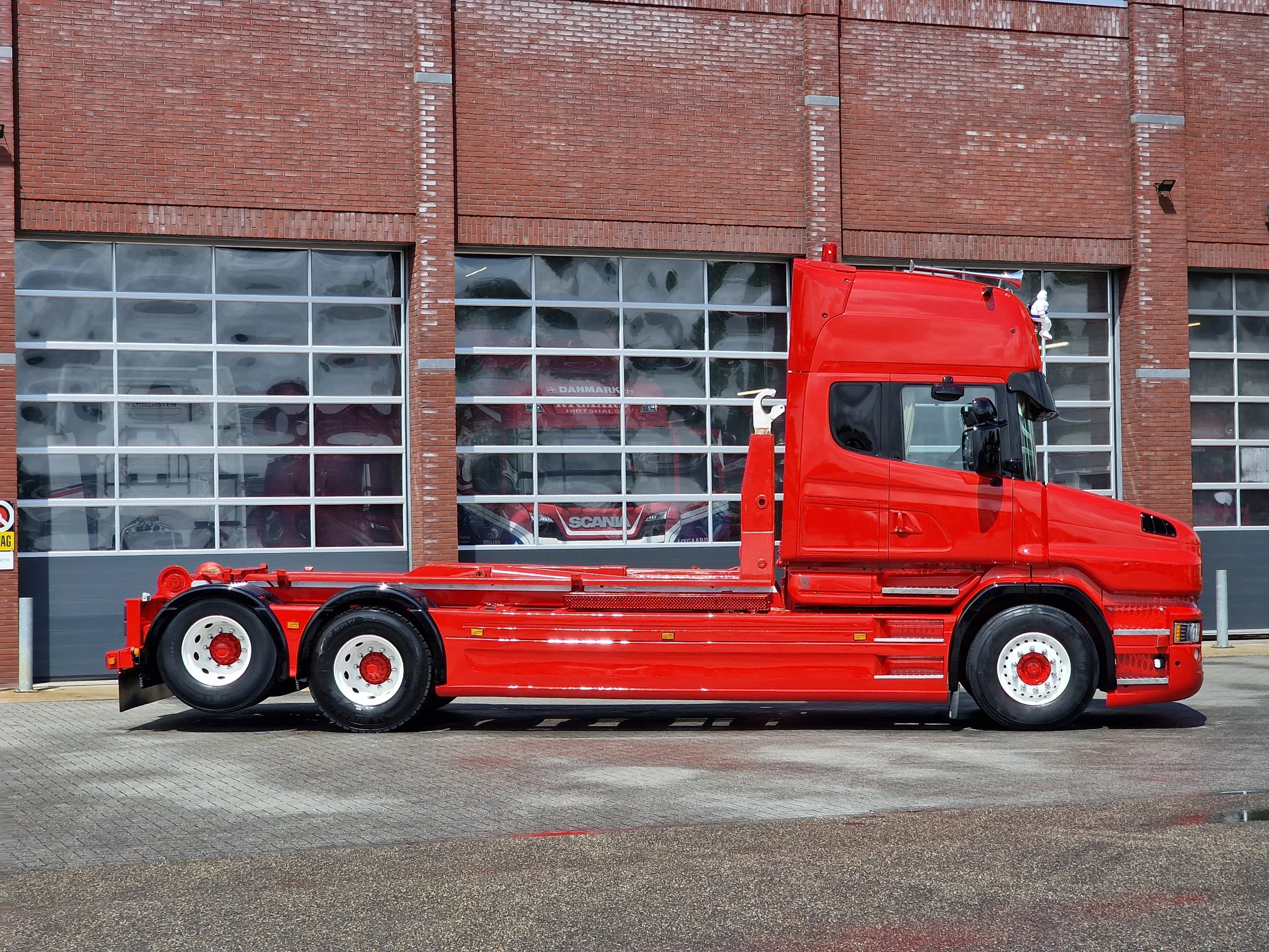 Scania T 2016 - T520 V8 6x2 - AJK Hooklift - New BUFFL interior - Retarder - Full air - Show truck Bild 56