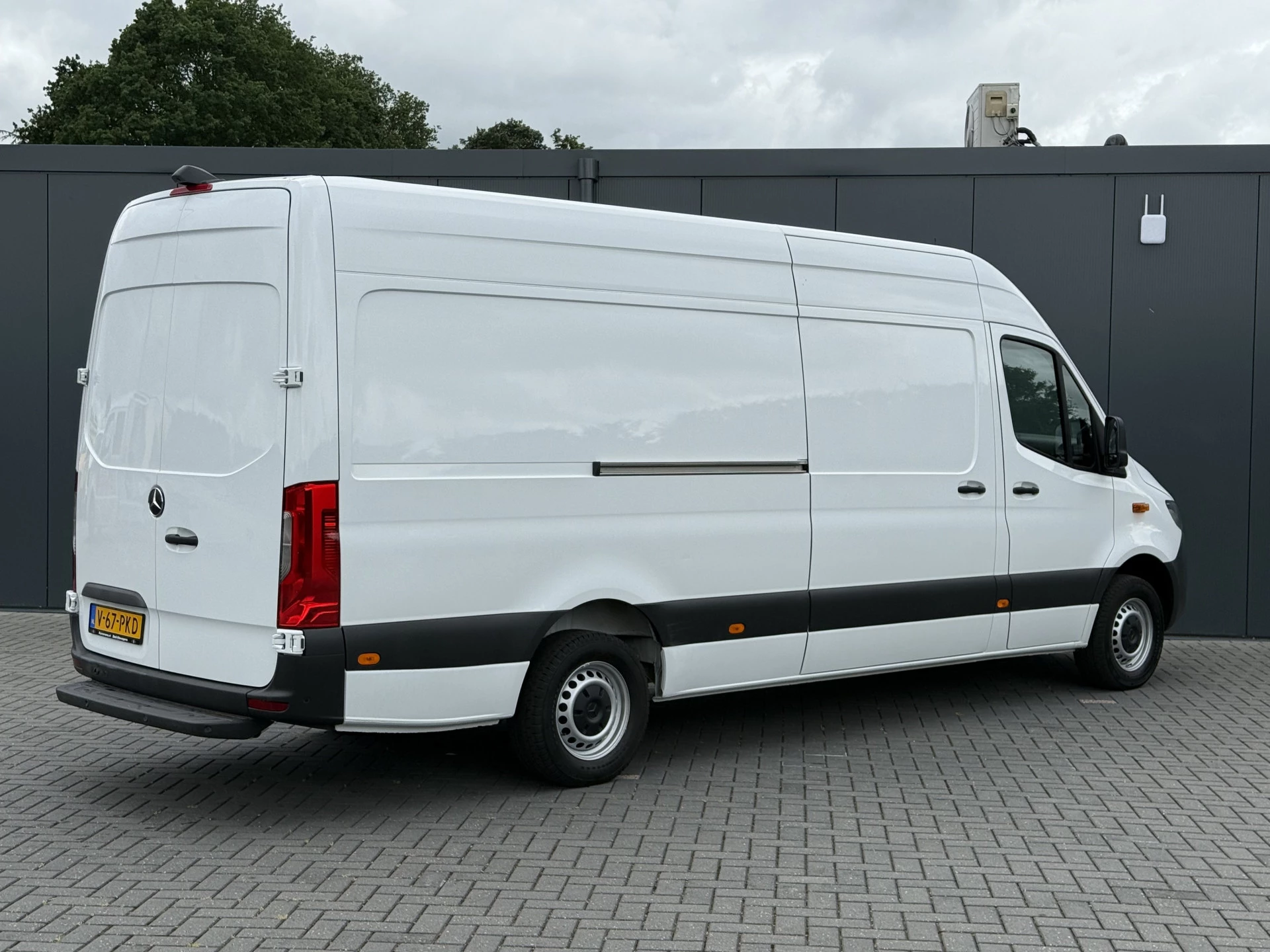 Mercedes-Benz Sprinter 2023 - 315 CDI 150 PK / L3H2 / 360 CAMERA / AIRCO / CRUISE / NAVI / 3-ZITS / CARPLAY / GEVEERDE STOEL изображение 3