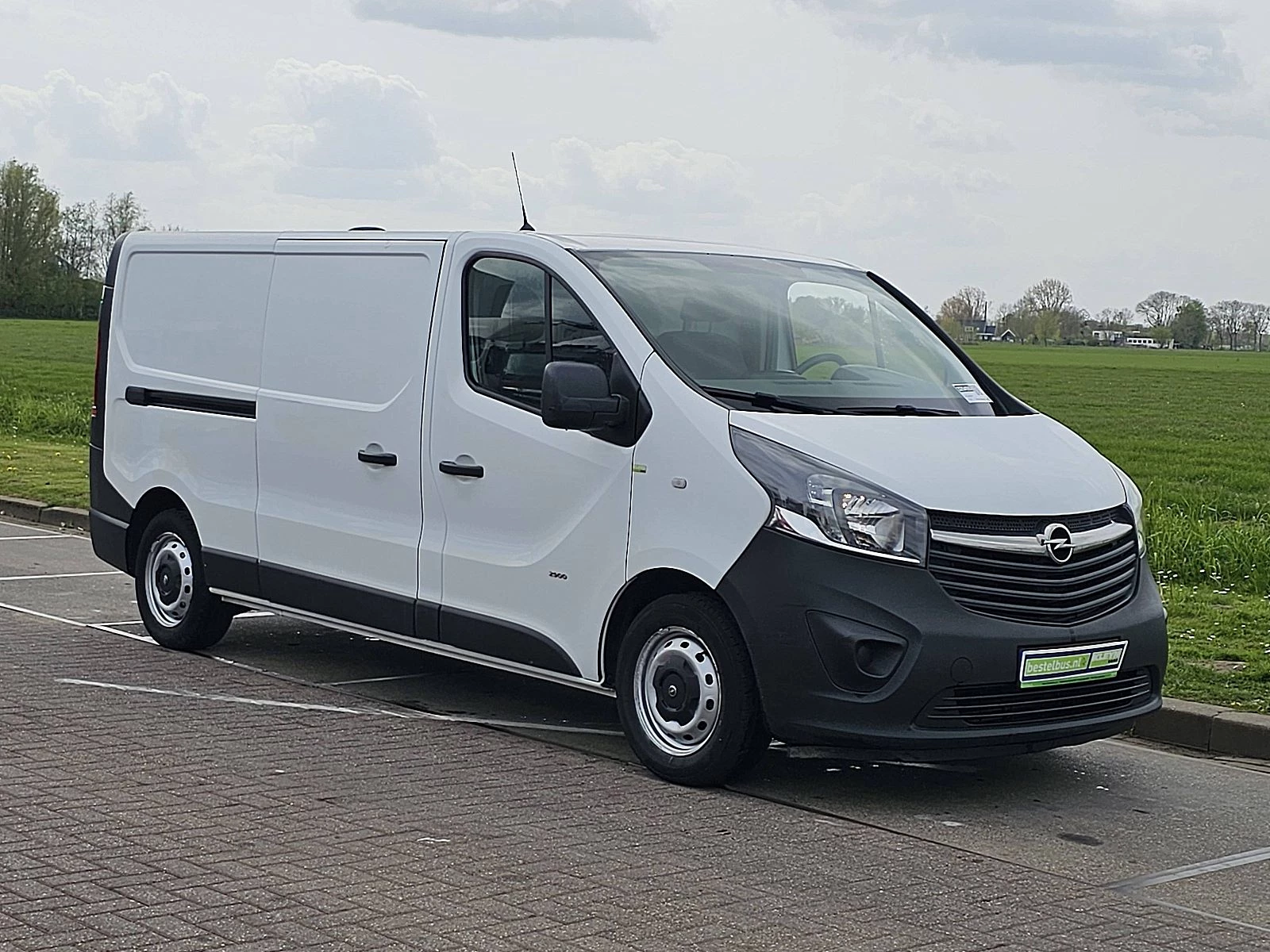 Opel Vivaro 2017 - 1.6 zdjęcie 5
