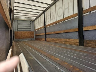 Fruehauf ONCRK 22-110A | STEERING AXLE |CURTAINSIDER TRAILER | LOADING LIFT| DUTCH TRAILER. 2001 - N/A obrazek 7