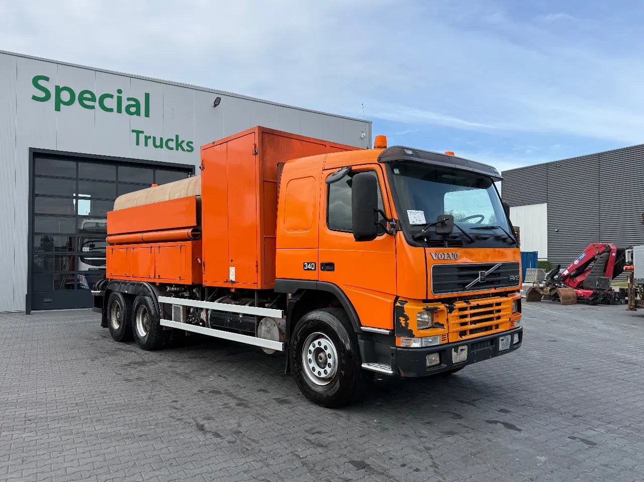 Volvo 340 1999 - FM 6x4 / Lagram / SIHI / Sproeiwagen / Spray truck afbeelding 1