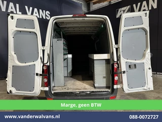 Volkswagen Crafter 2016 - 2.0 TDI 164pk **MARGE, geen BTW** L2H2 Inrichting Airco | Trekhaak | Cruisecontrol image 2