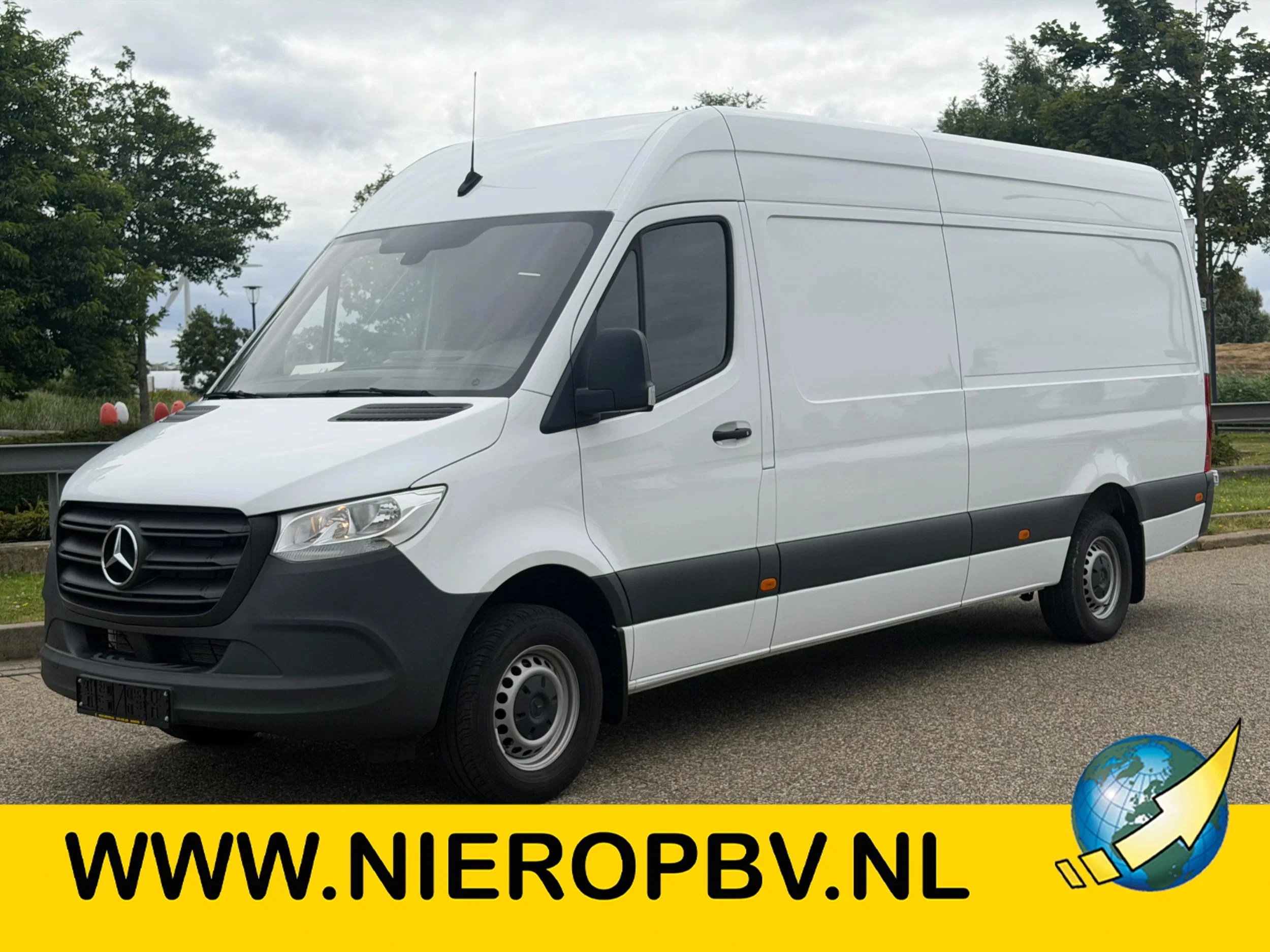 Mercedes-Benz Sprinter 2024 - 317CDI L3H2 Laadklep Airco Cruisecontrol NIEUW BPM VRIJ image 1