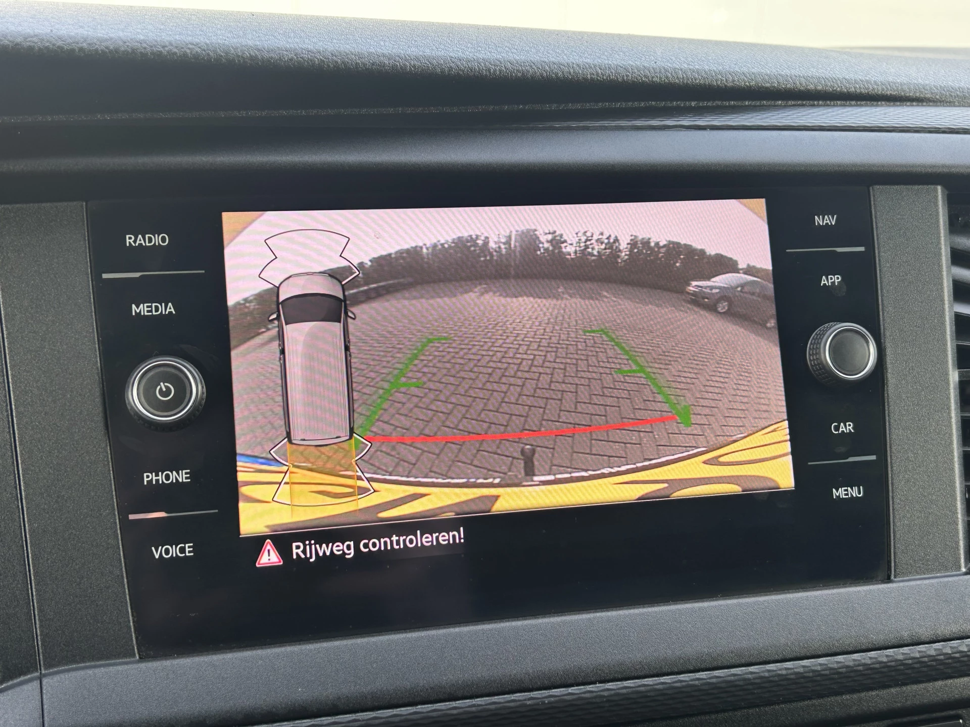 Volkswagen Transporter 2020 - 2.0 TDI 150 PK 4-MOTION 6.1 / L2H1 / 1e EIG. / 4x4 / TREKHAAK / ACHTERKLEP / INRICHTING / AIRCO / CRUISE / NAVI / APPLE CARPLAY zdjęcie 19