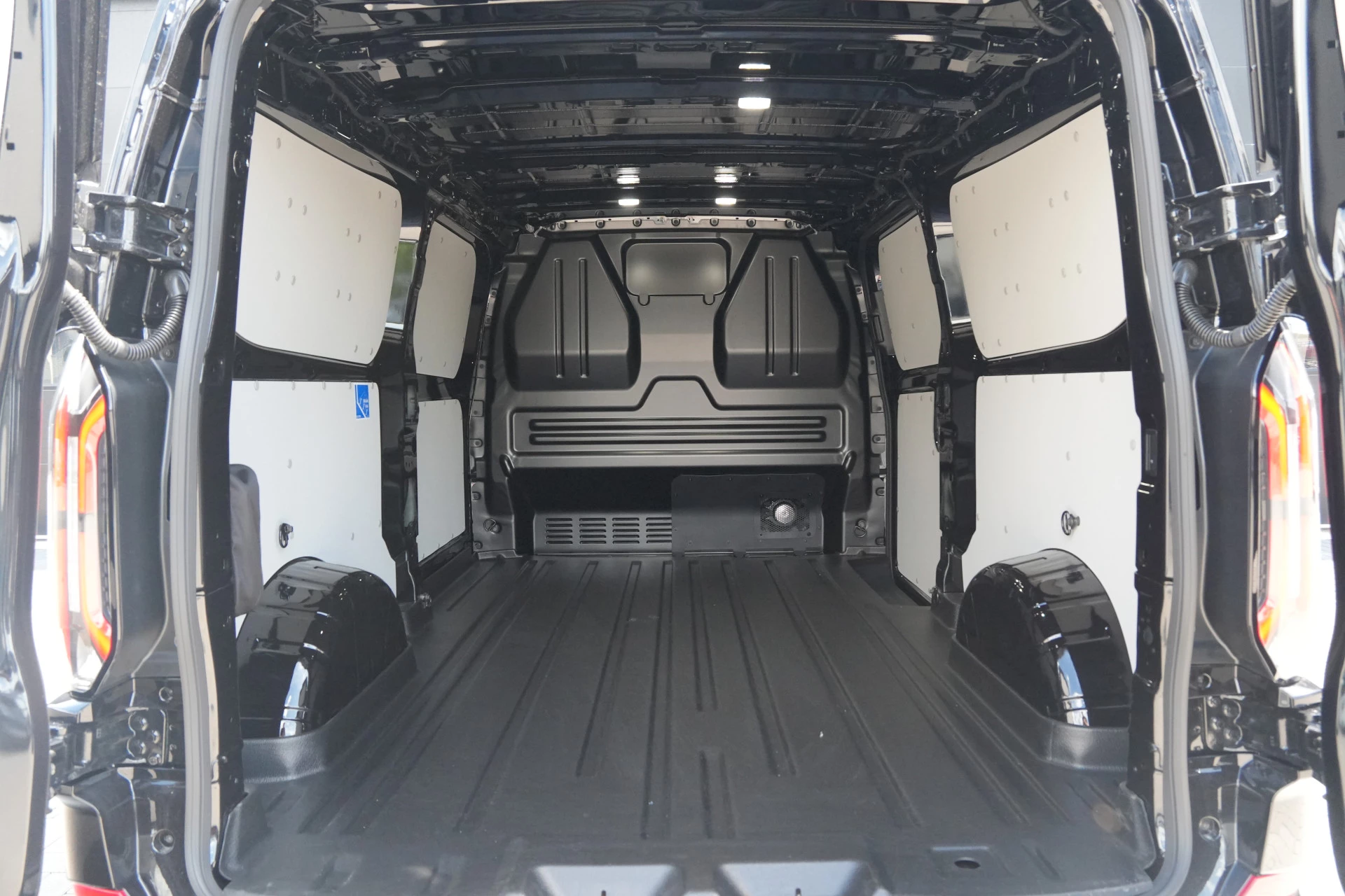 Ford E-Transit Custom 2026 - 340 L2H1 Sport 71 kWh 218pk - ACC - B&O - Navi - Stoel/Stuurverwarming - 360 Camera - Blindspot - Rijklaar afbeelding 19