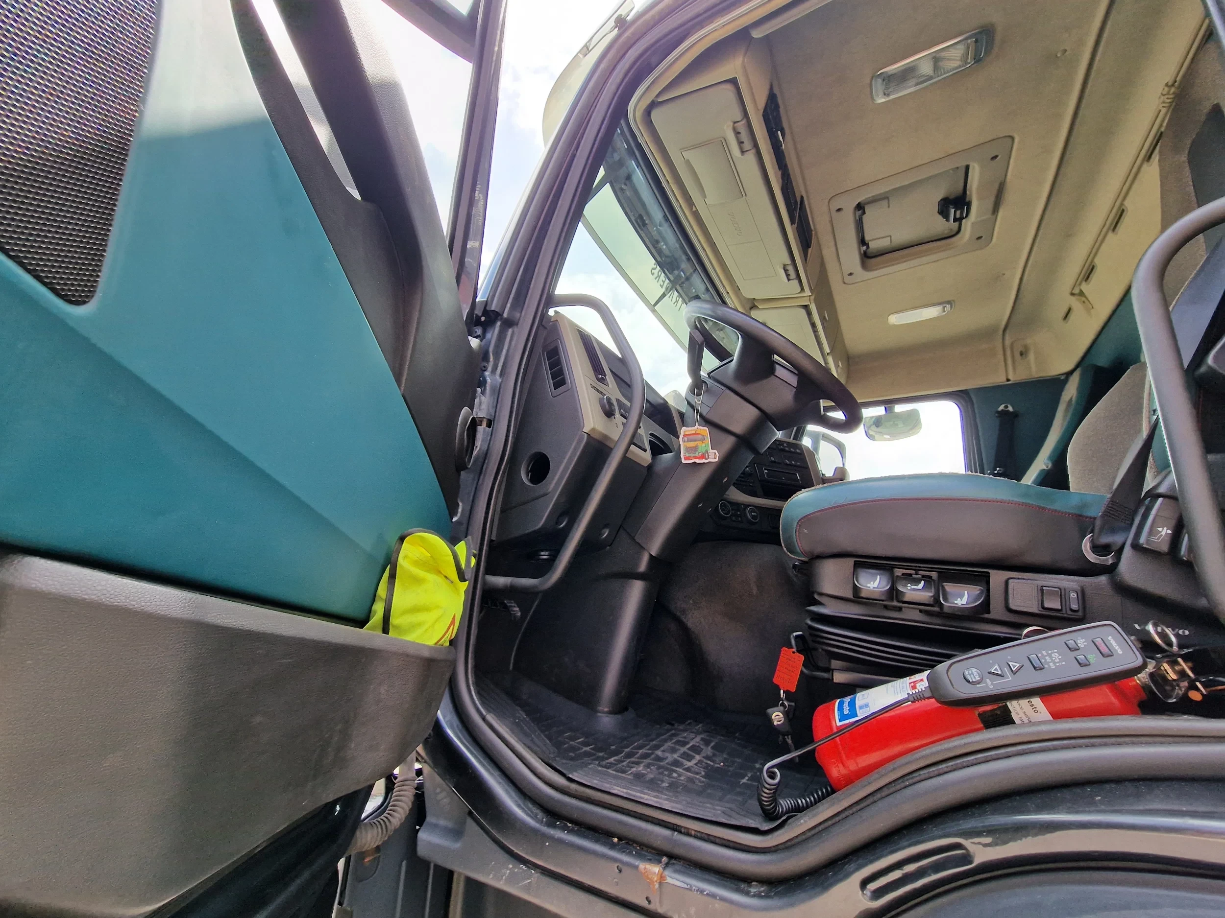 Volvo FM 420 2016 - 4x2 - Full air - WB 430 - Euro 5 - Skiploader afbeelding 12