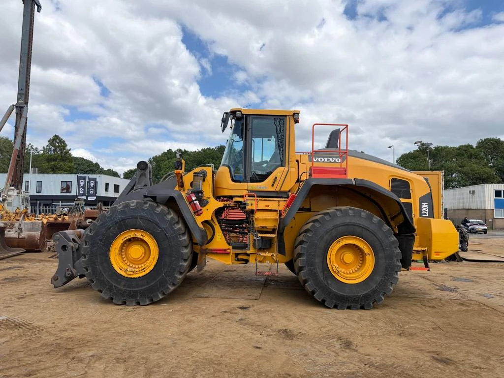Volvo 2017 - L220H ( PERFECT CONDITION ) afbeelding 2