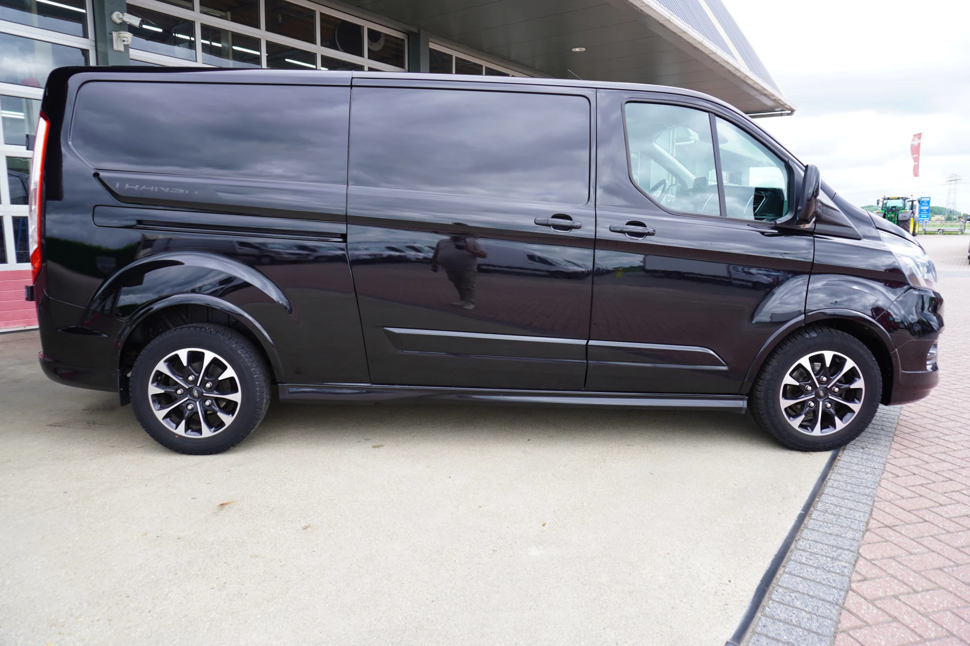 Ford Transit Custom 2022 - 320L 2.0 TDCI 185PK L2H1 Sport obrázek 3
