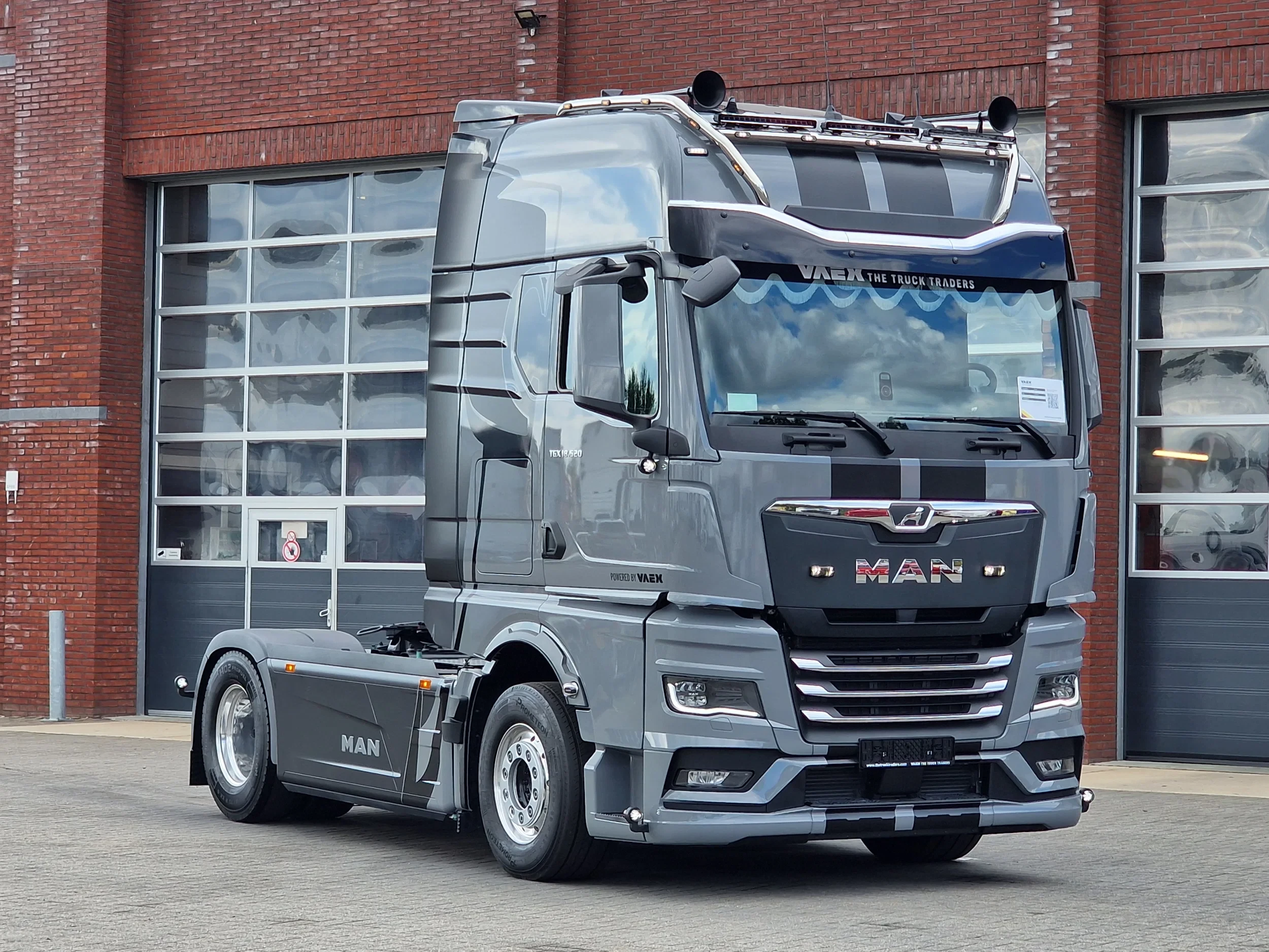 MAN TGX 2026 - 18.520 GX - D30 - Retarder - Full air - Night clima - Navi - 2x tank - Custom exterior afbeelding 1