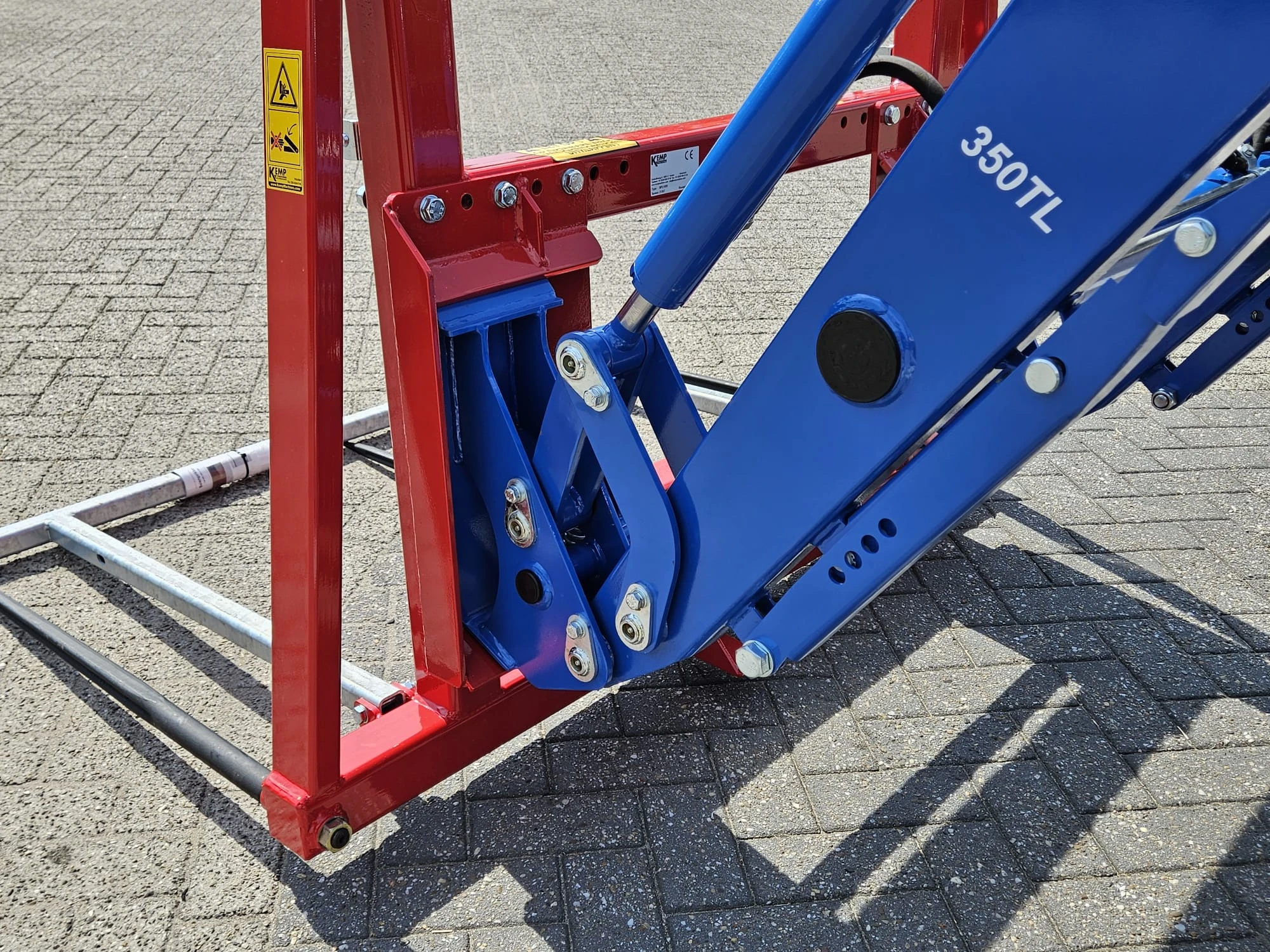New Holland 2024 - Boomer 55 HST met voorlader en Kemp balenprikker afbeelding 18