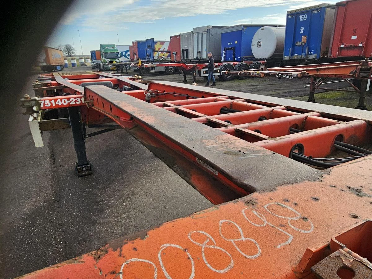 Krone SD 27| FIXED CHASSIS | SAF DISC. 40 FT |2 X 20 FT| HIGHCUBE | 20 FOOT MIDDLE| LIGHT WEIGHT|4740 KG. 2004 imagen 8
