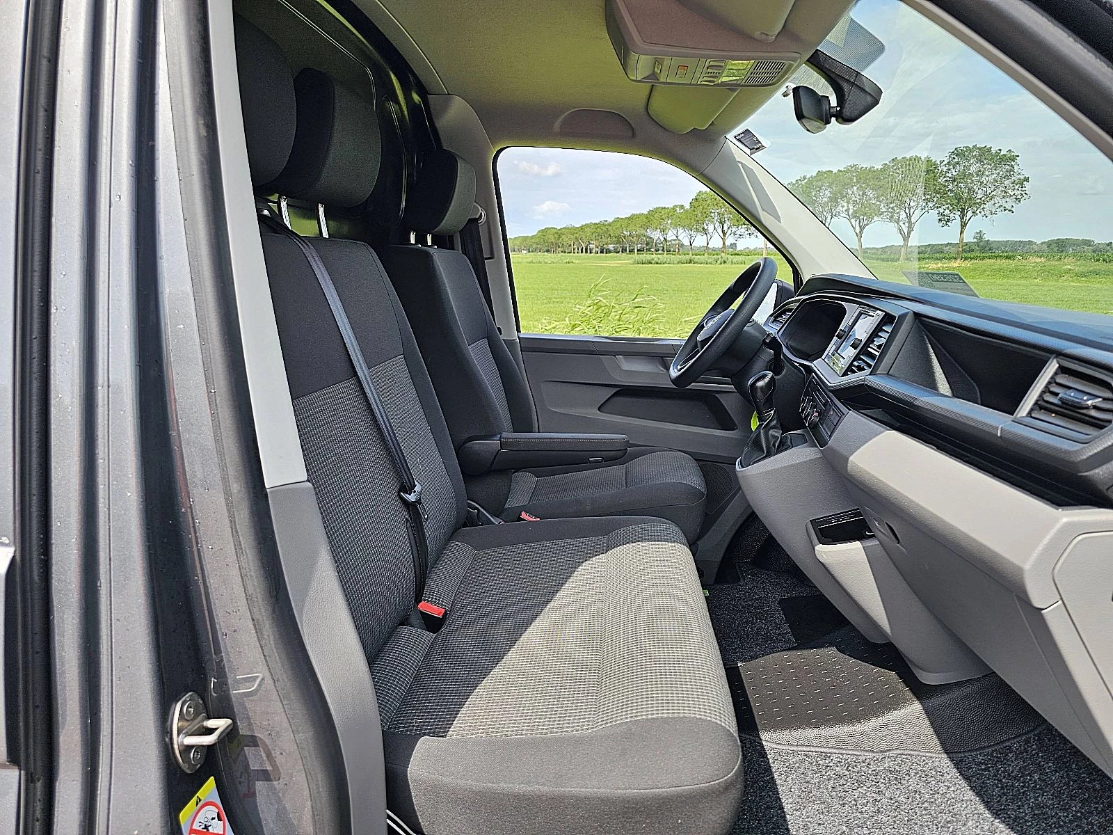 Volkswagen Transporter 2022 - 2.0 TDI изображение 7