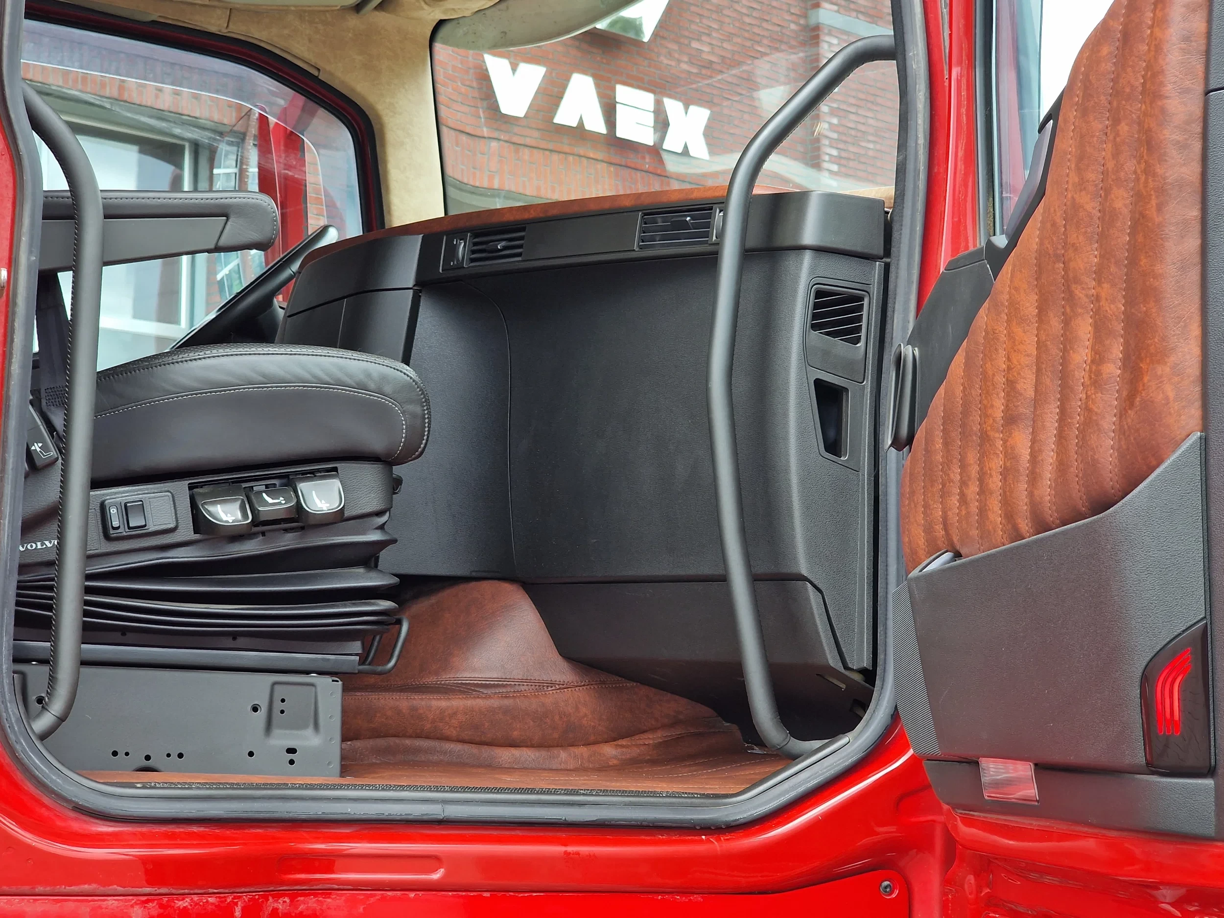 Volvo FH 2020 - 13.540 Globetrotter 6x4 - Lift axle - PTO/Hydraulic - Custom interior - Full air изображение 27