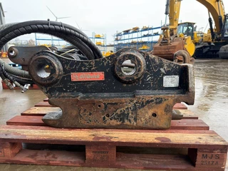 OilQuick N/A 2010 - OQ80 - M318D / M320F / M322D / 320D / 320E / 323D image 4