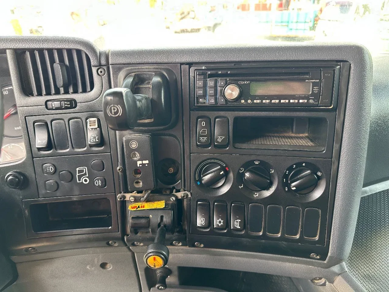 Scania G 2009 - G420 8x4 / Dumper / Manual gearbox / Steel suspension image 10