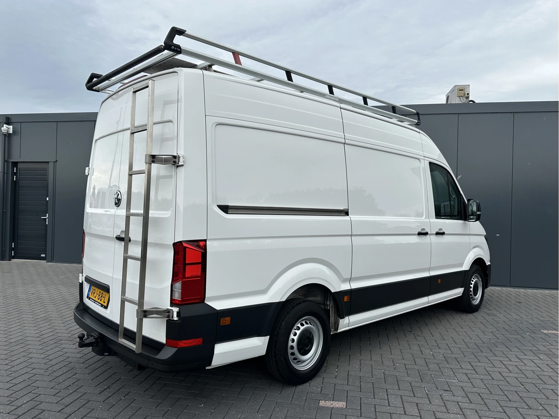 Volkswagen Crafter 2022 - 2.0 TDI / L3H3 / 1e EIG. / IMPERIAAL + LADDER / TREKHAAK / AIRCO / CRUISE / BIJRIJDERSBANK afbeelding 3