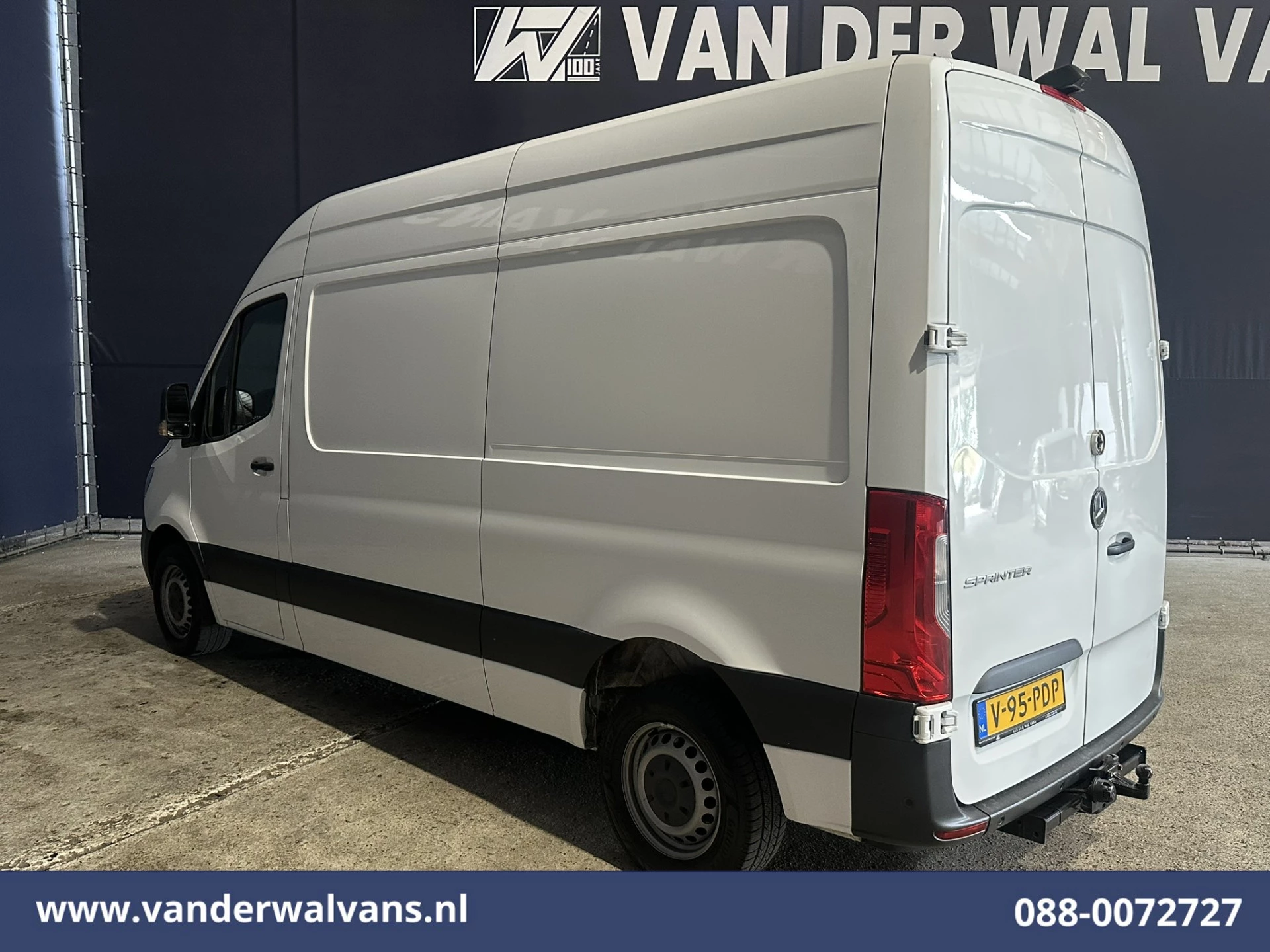 Mercedes-Benz Sprinter 2020 - 214 CDI 143pk L2H2 Euro6 Airco | Camera | Apple Carplay | Cruisecontrol | Trekhaak Bild 9