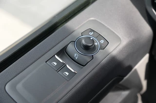 Ford Transit Custom 2026 - 340 2.5 PHEV L2H1 Limited 232pk 9 Zits - Keyless - ACC - Blindspot - Camera - Carplay - Navi - Prijs excl. BTW - Rijklaar afbeelding 18
