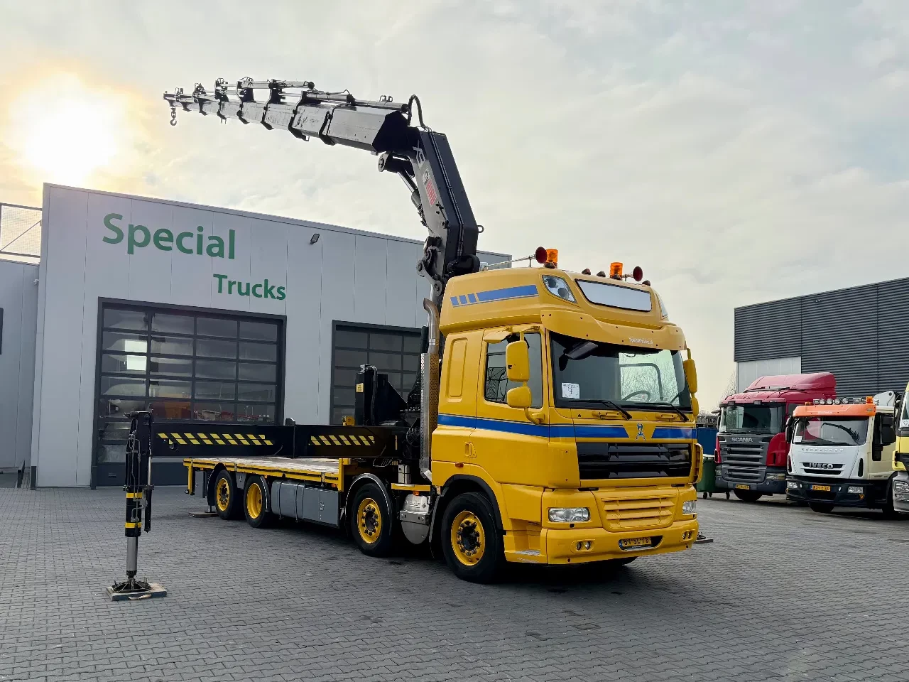 DAF CF 85.460 2009 - 8x2 + Hiab 600E-7 Hipro Bild 1