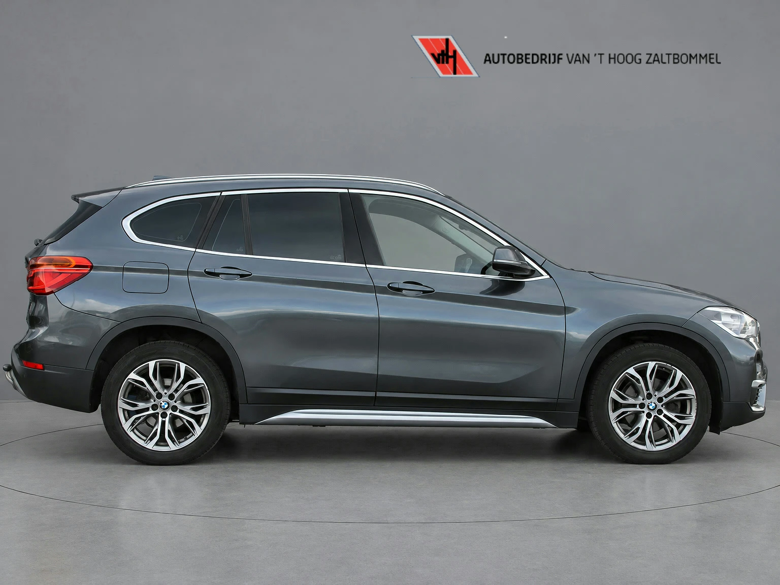 BMW X1 2018 - sDrive18i Automaat Executive X-Line Sportstoelen 18'' NAVI TREKHAAK image 1