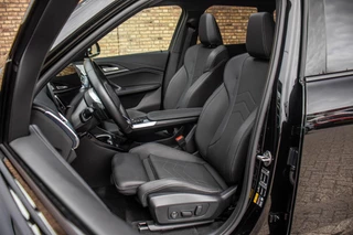 BMW iX1 2023 - xDrive30 67 kWh, Pano, Leder, Carplay, Ambient, H&K zdjecie 10
