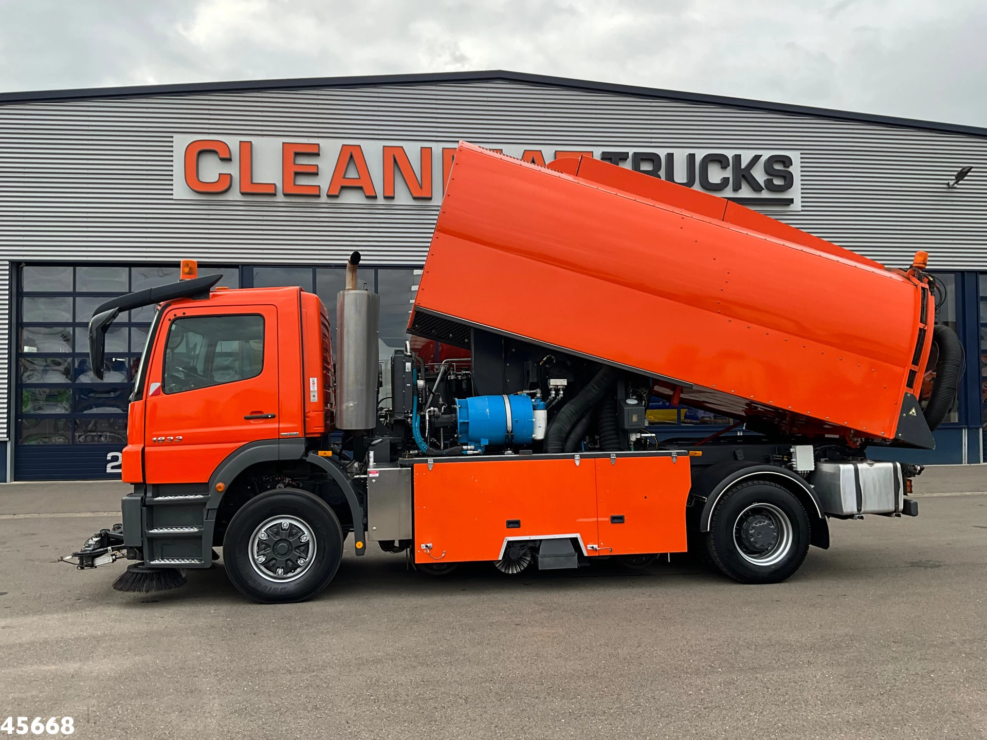 Mercedes-Benz Axor 1833 4x4 Schörling SORF Schienenreinigungs/Railway sweeper Just 38.680 Km! 2013 obrázek 2