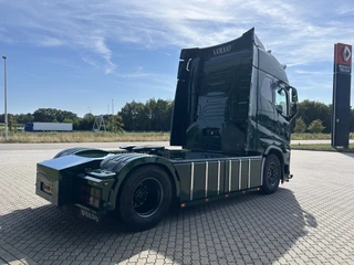 Volvo FH 2023 - 500 TC 4x2 Showtruck + I-Park afbeelding 3 miniatuur