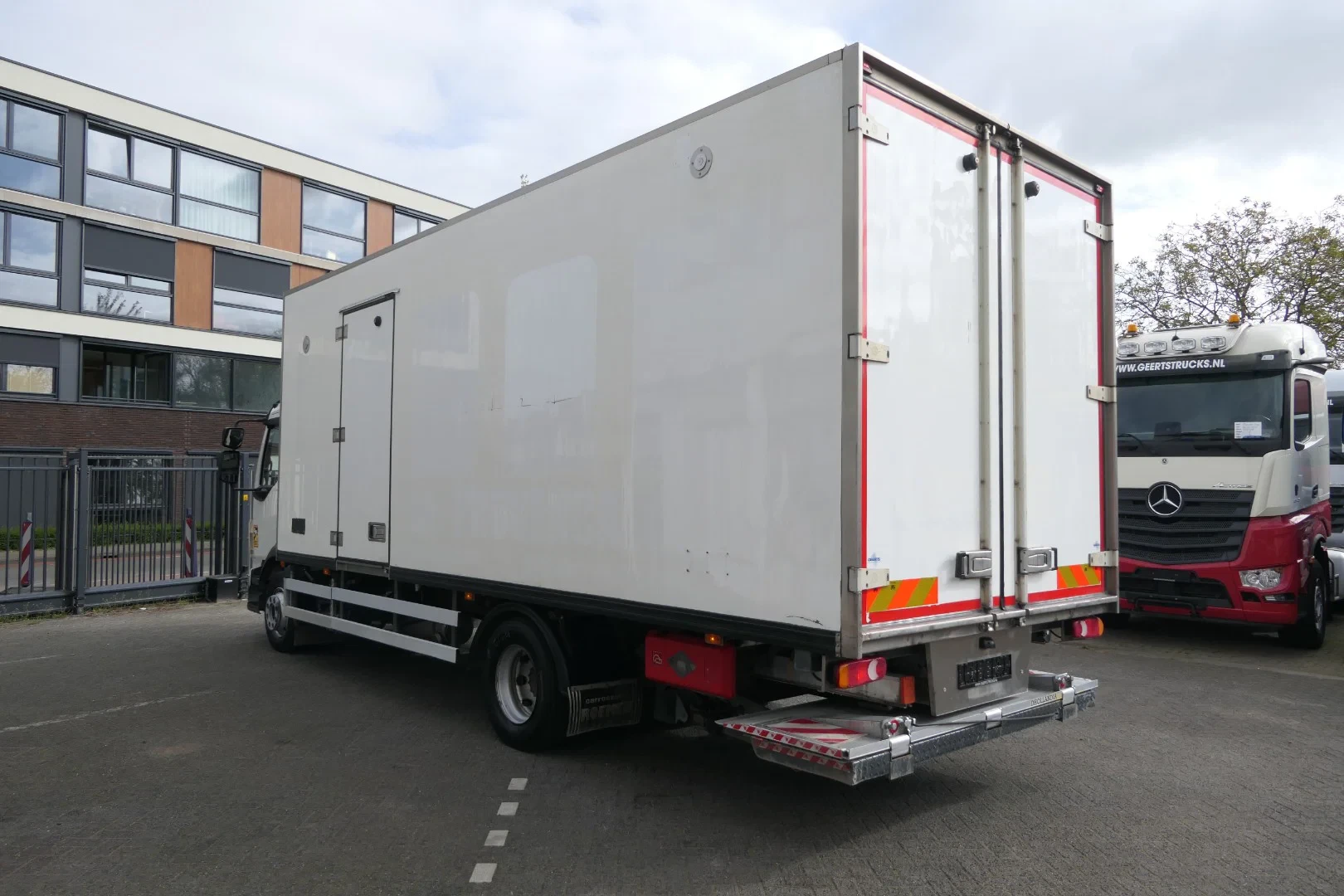 Volvo 240 2014 - FL | Carrier SUPRA 950Mt / Bi-temp | 3 Compartments | 525610Km | 2014 | 12Ton | 6 Cylinder | Dhollandia 1500Kg | TUV/MOT/APK 08-2026 | Luxembourg Truck Bild 5
